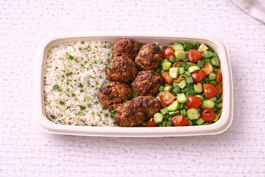 Köfte met rijst en gegrilde groenten